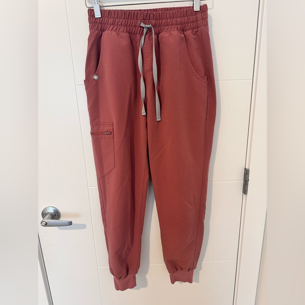 FIGS Mauve Scrub Set — Catarina Top XXS + Zamora Jogger XS - Picture 5 of 11